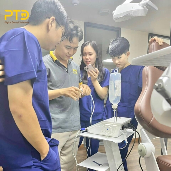 Máy cắm implant