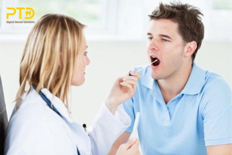 Xác định bệnh nhân có nguy cơ sức khỏe răng miệng kém